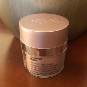 Brand new Mary Kay Timewise Repair, day cream